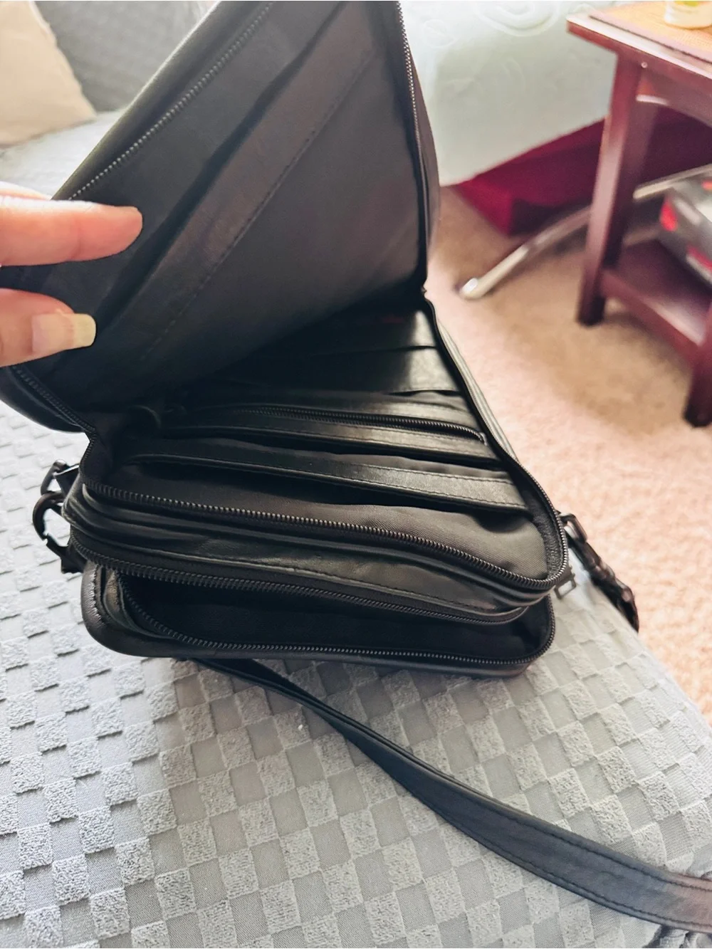 Tumi Leather Crossbody Organizer Bag for Men - Black new